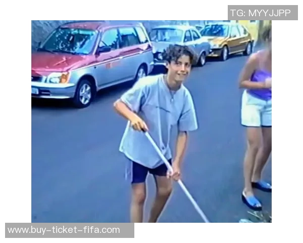 天下足球主持人揭秘了解这位足球节目背后的魅力人物