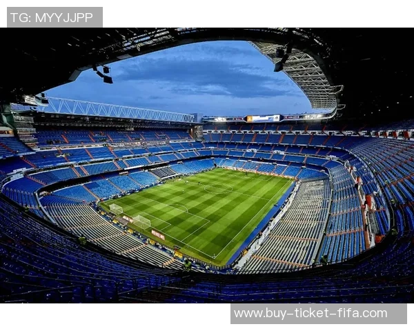 足球的魅力在于32块黑白相间的拼图与无数激情碰撞的瞬间